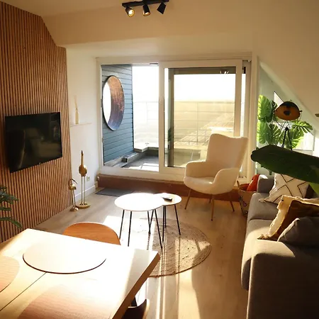 In With Sea View, Cleaning Included Apartment